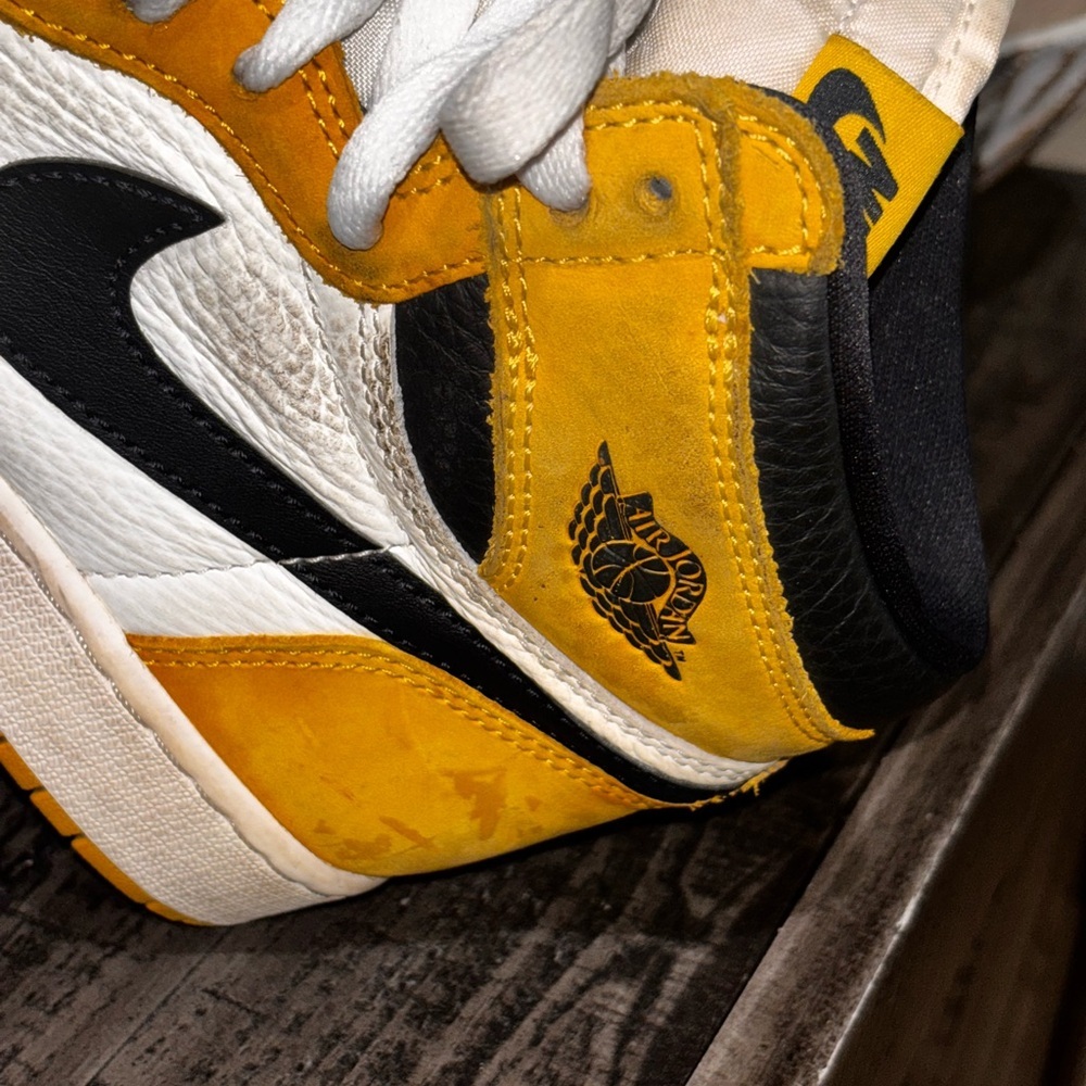 Youth Air Jordan 1 Retro High OG 'Yellow Ochre' sneakers SZ 6.5​ - Picture 5 of 15